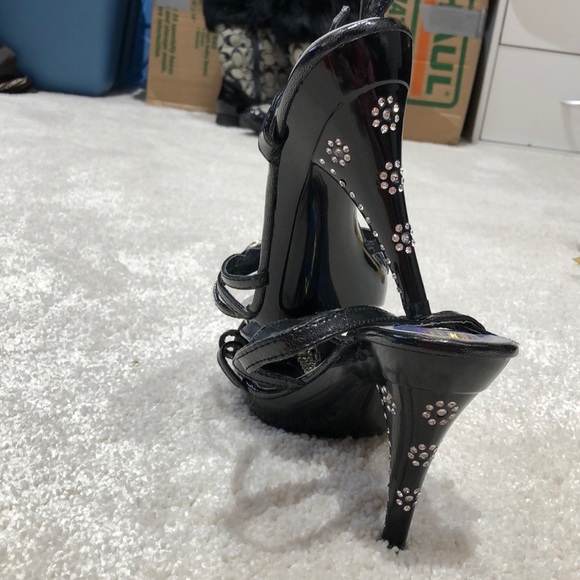 Shoes - Picture 5 of 8